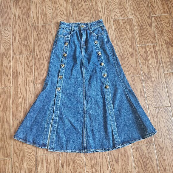 Urban Revivo Dresses & Skirts - NWT Urban Revivo Denim Skirt – XS – Gold Embellished Button Detail